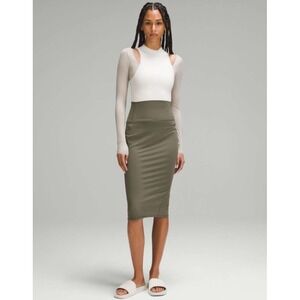Lululemon Nulu Slim Fit High‎ Rise Skirt Women's 6 Olive Green Athletic Stretch